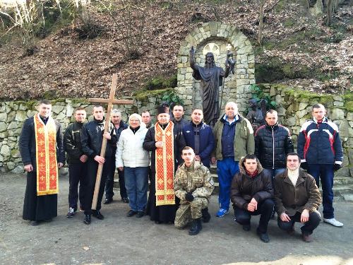 Учасники АТО молились Хресну дорогу разом з капеланами
